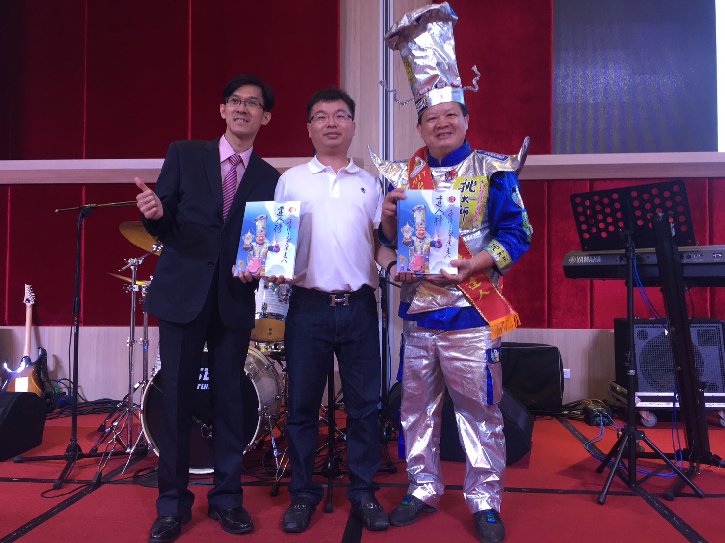 台灣之光達人榜挑大師贈書